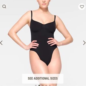 SKIMS SEAMLESS SCULPT THONG BODYSUIT 
ONYX S